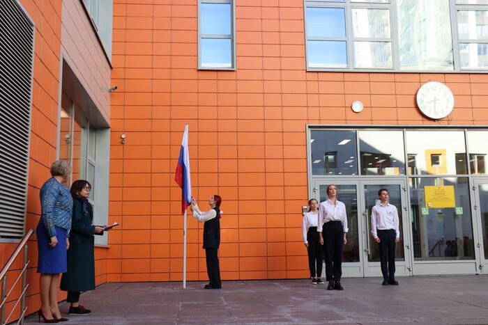 Церемония подъема Государственного флага Российской Федерации